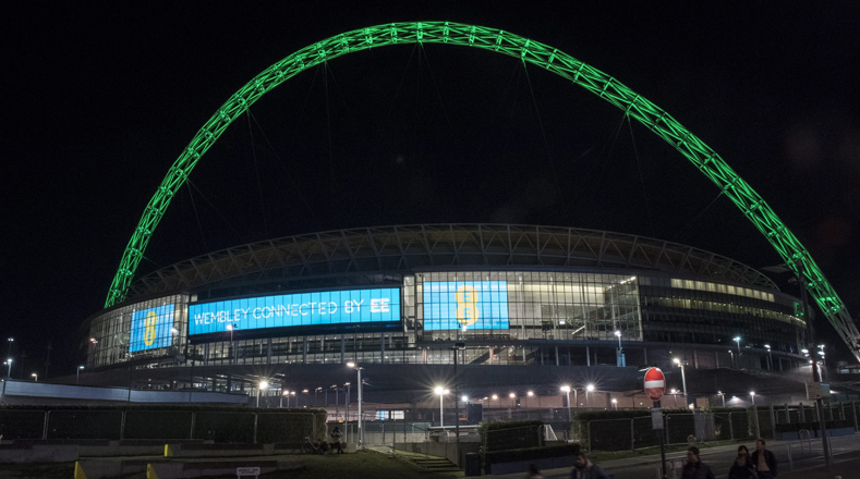 El mítico estadio Wembley iluminó de color verde su icónico por el trágico accidente del Chapecoense