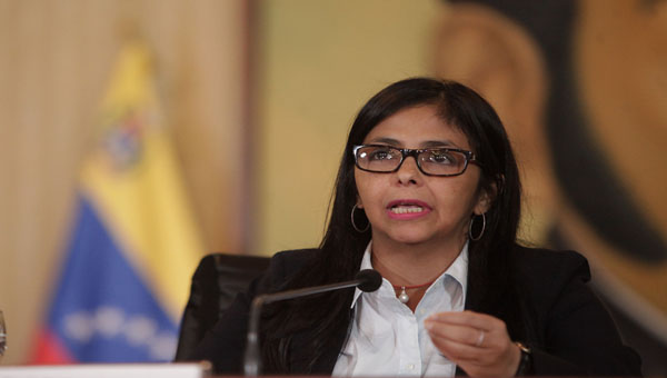 La canciller de Venezuela pidió a la oposición que cumplan lo acordado en la Mesa de Diálogo.