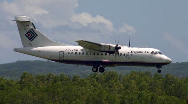 Un informe de la policía señala que el avión se estrelló entre las islas de Mensanak y Sebangka.