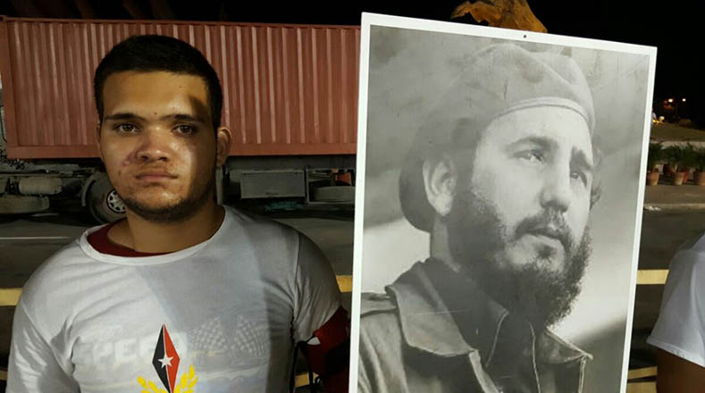 Así despiden los cubanos al líder revolucionario Fidel Castro en Santiago 