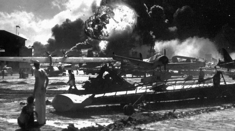Pearl Harbor fue atacada por 353 aeronaves japonesas que incluían cazas de combate, bombarderos y torpederos que despegaron de seis portaaviones.