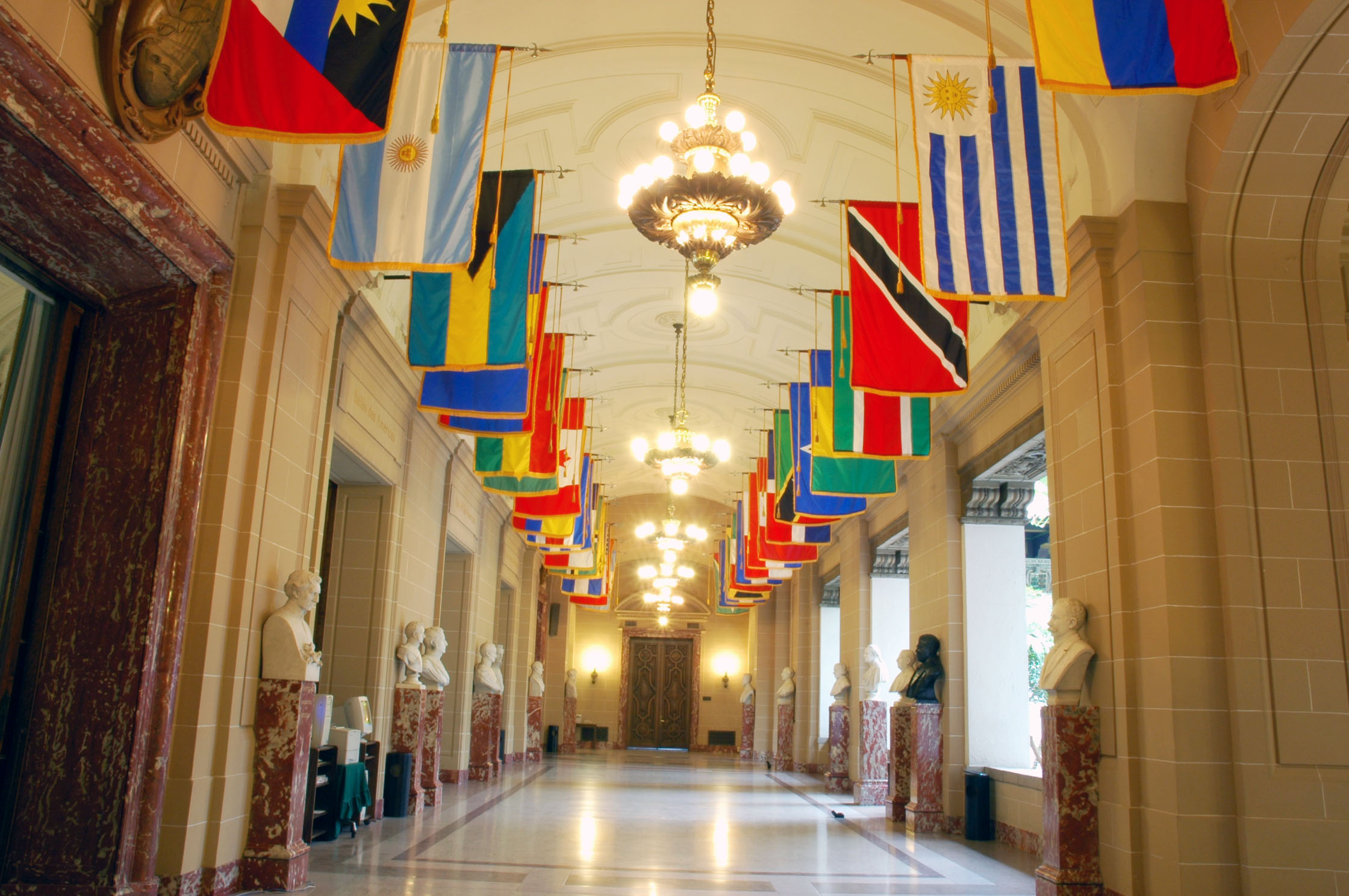 La OEA está integrada por 35 países miembros y fue creada en 1948. 