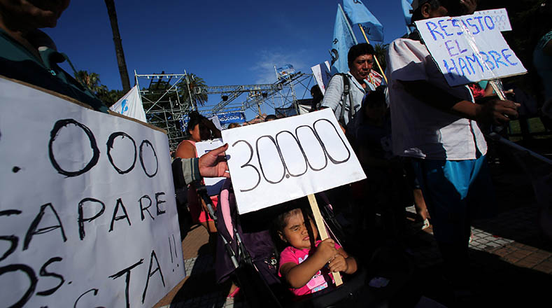 Las políticas neoliberales impuestas por el Gobierno de Mauricio Macri han afectado el pueblo argentino.