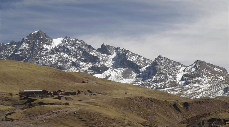 Ausangate: Esta cumbre de 6 mil 372 msnm está situada a unos 100 kilómetros al sureste de la ciudad del Cusco en Perú.