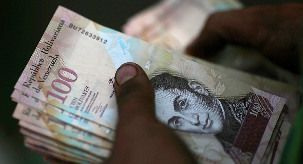 Gobierno de Venezuela actúa en la frontera con Colombia contra las mafias que extraen los billetes de 100 bolívares.