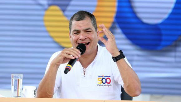 “Ecuatorianos, más unidos que nunca”, instó el Presidente.