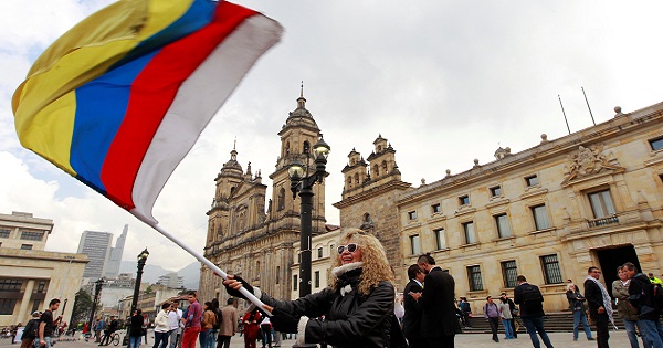 El pueblo colombiano discute este lunes de la Ley de Amnistía en el Congreso.