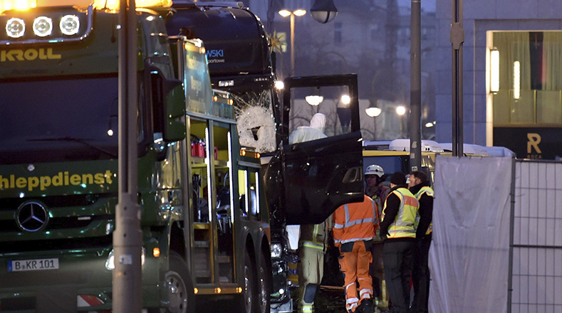 Matanza en Alemania: autobús arremete contra multitud en mercado navideño en Berlín