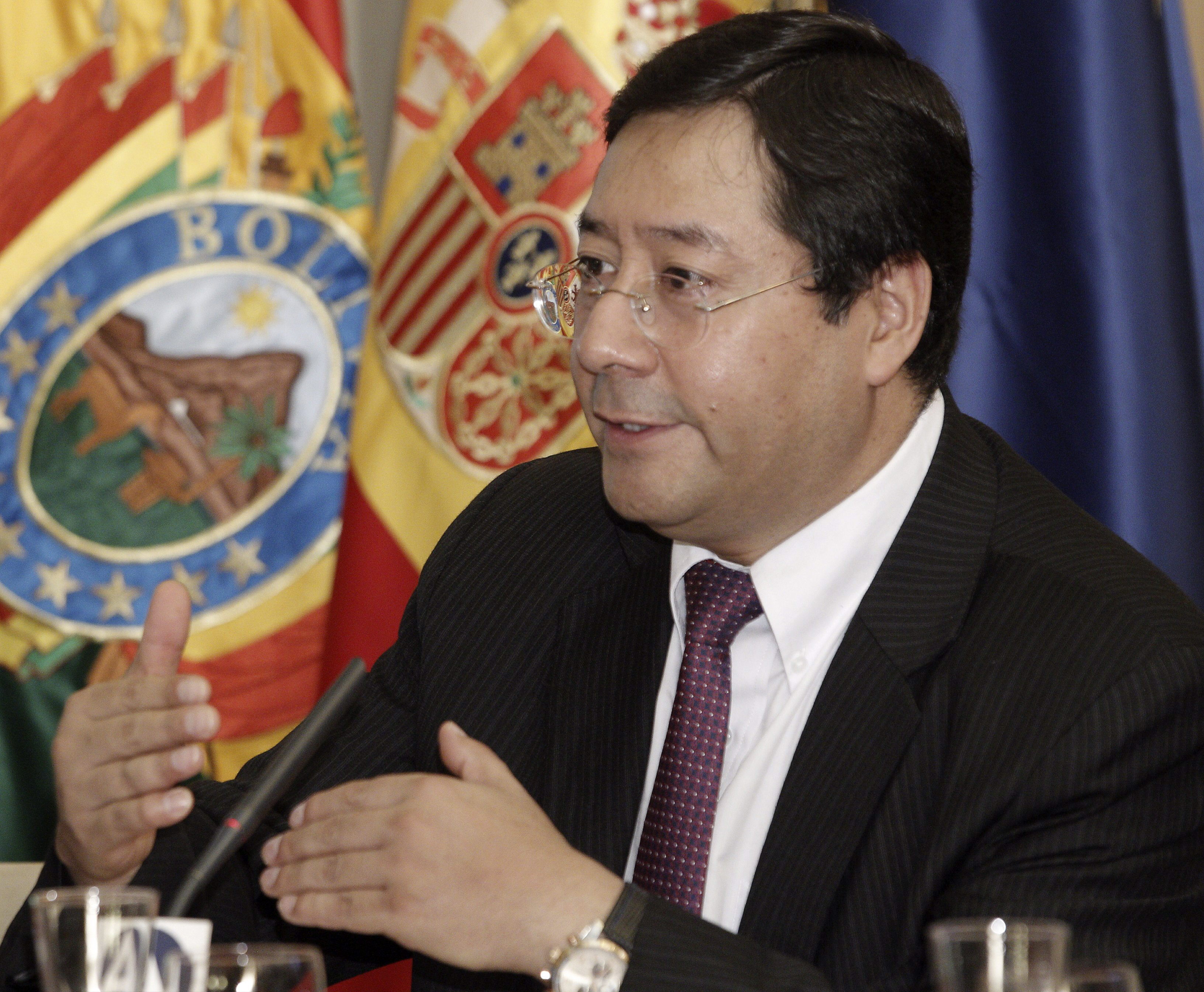 El ministro Luis Arce explicó que Bolivia recibe los pagos por la exportación de gas en base a un rezago de hasta nueve meses.