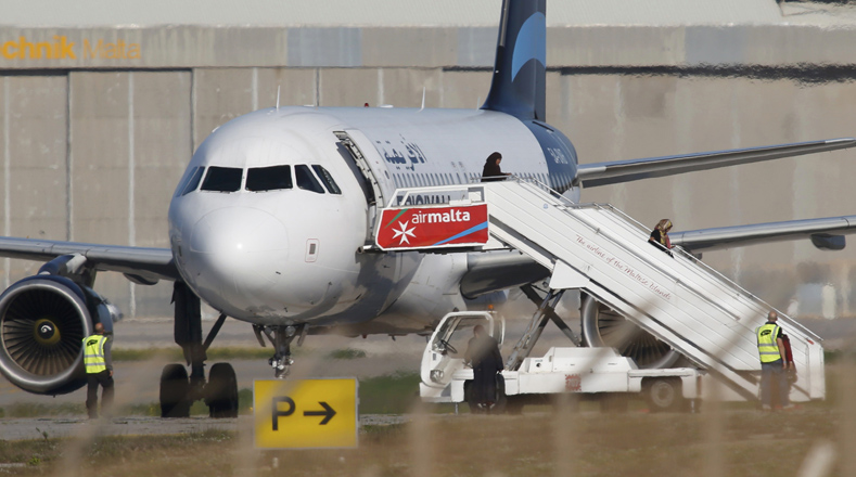 El avión fue secuestrado cuando cubría la ruta Sebha - Trípoli. 