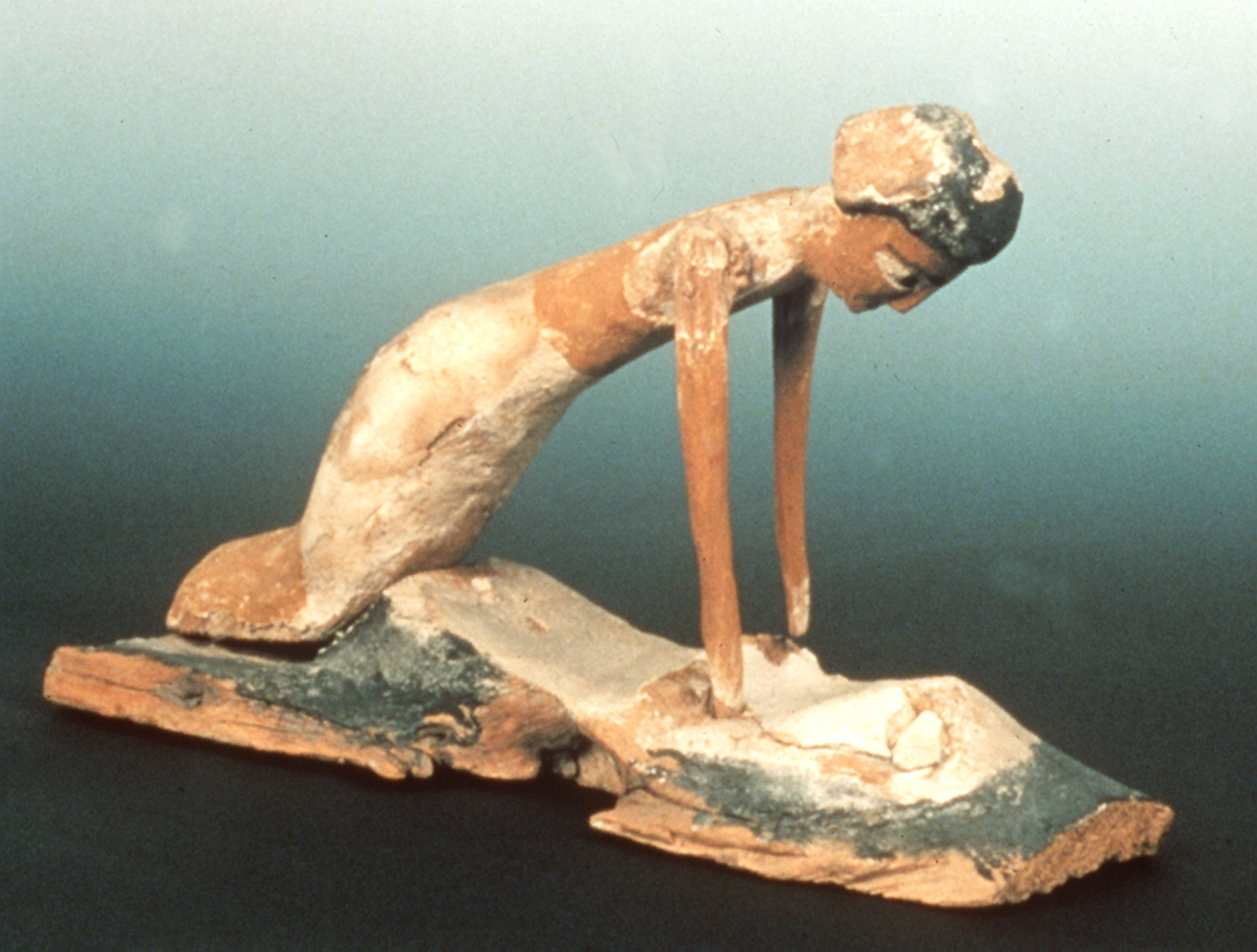 En 2011 varios museos de Cairo fueron saqueados y muchas piezas de valor arqueológico vendidas por traficantes.