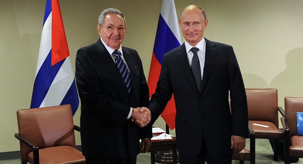 Los presidentes de Cuba, Raúl Castro, y de Rusia, Vladimir Putin.