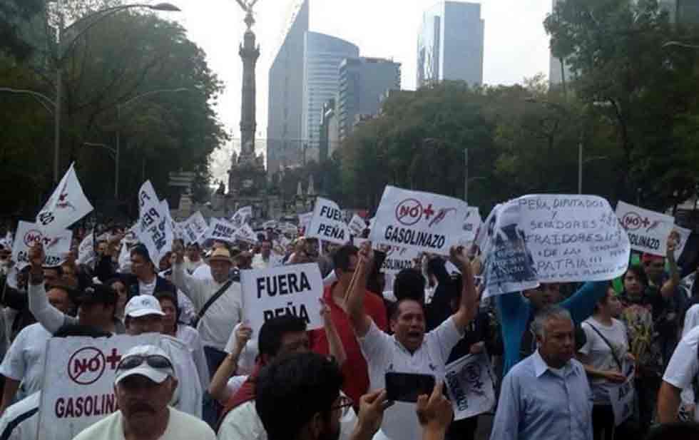 Protesta en México contra el alza en los precios de la gasolina,