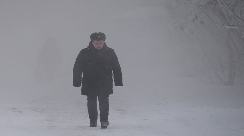 Los rusos, acostumbrados a un clima frío, mantienen su rutina de manera normal.