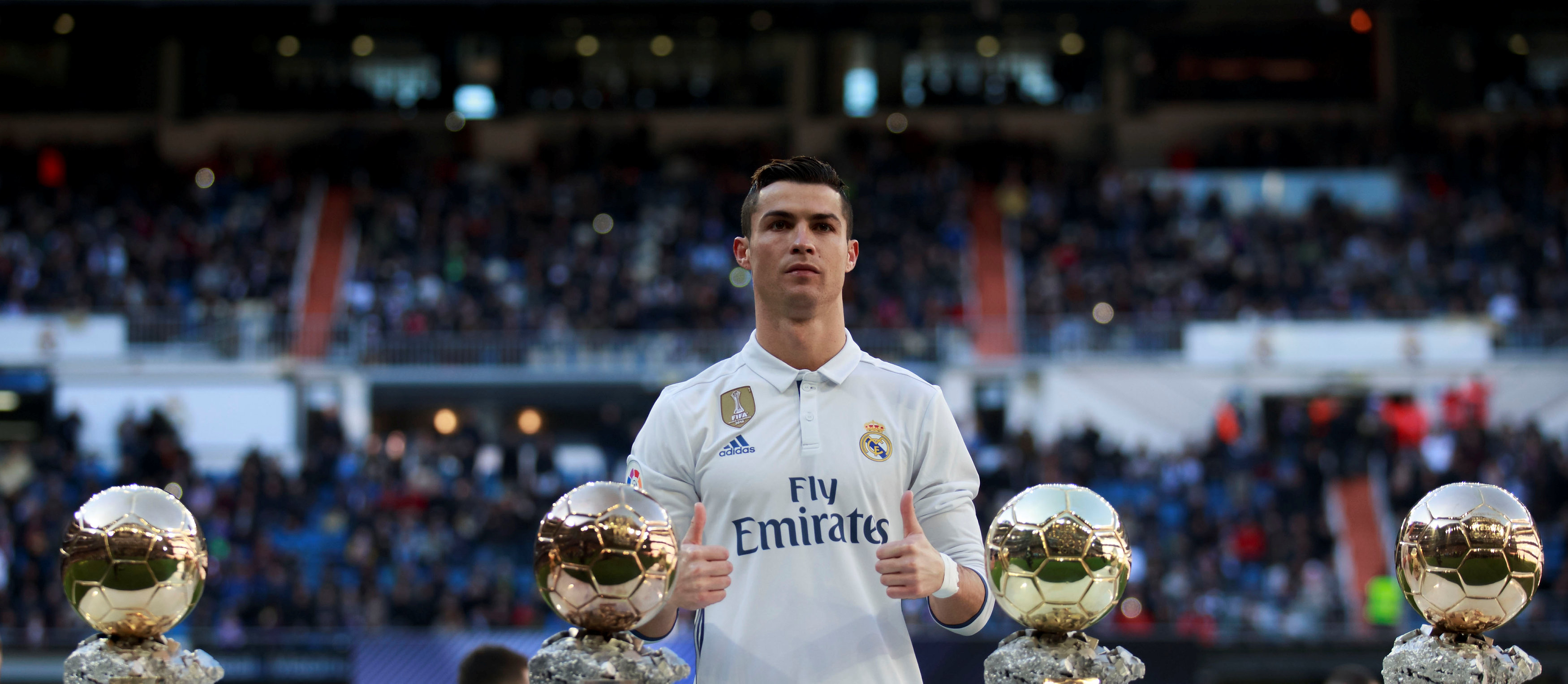 Cristiano Ronaldo también resultó merecedor del Balón de Oro entregado por la revista gala y de la distinción al mejor jugador de la UEFA.