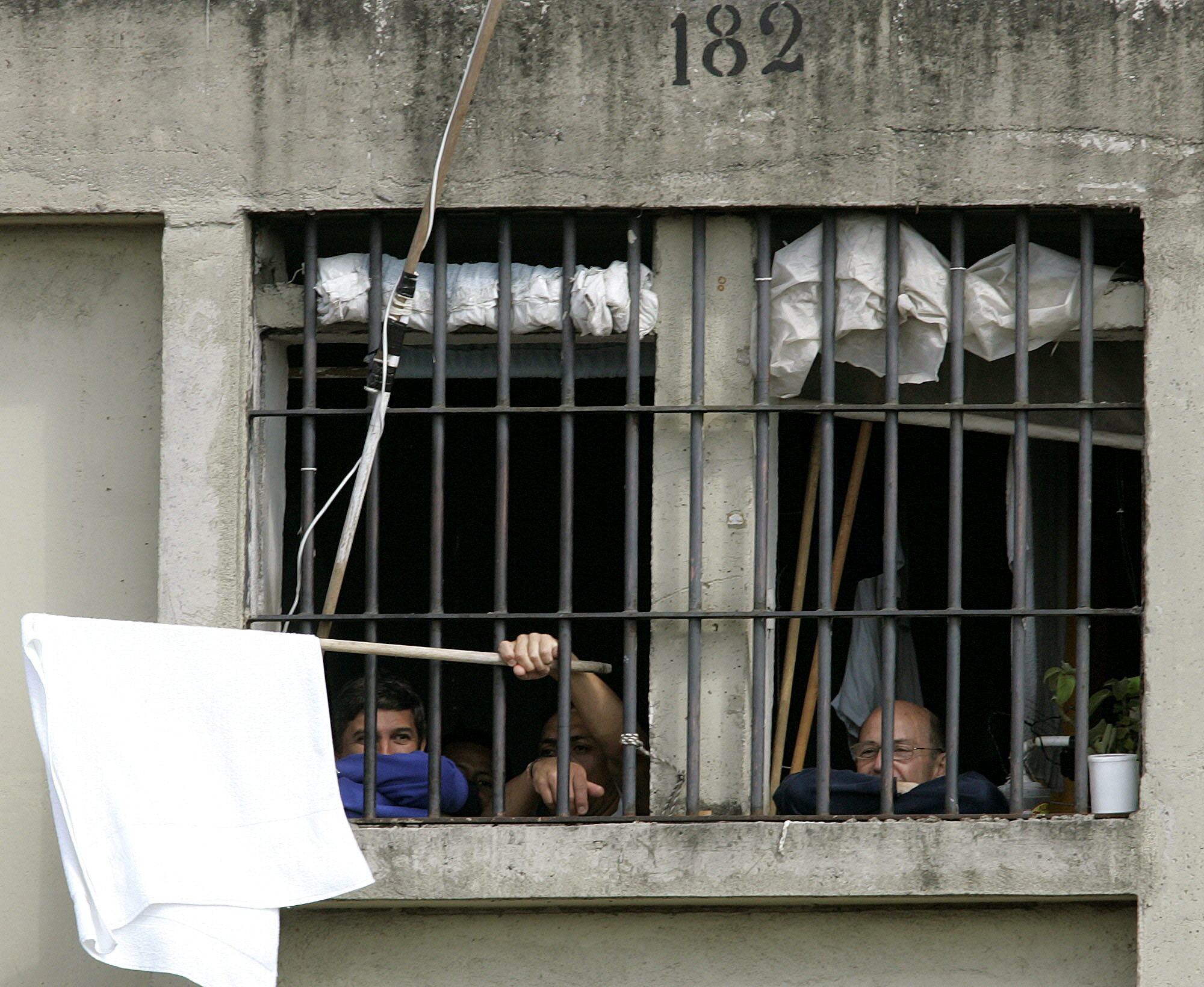Organismos de DDHH critican el plan de prisiones propuesto por Michel Temer.