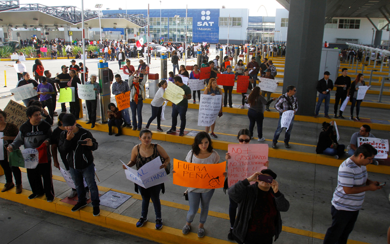 La Fiscalía del Estado de México informó que más de 400 personas ingresaron a un penal este lunes y 293 recibieron orden de prisión preventiva.