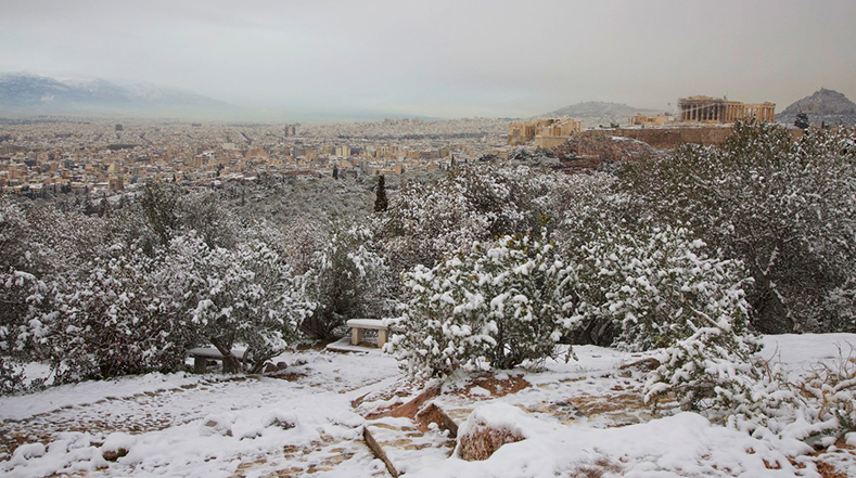 La nieve en los campos de Atenas.