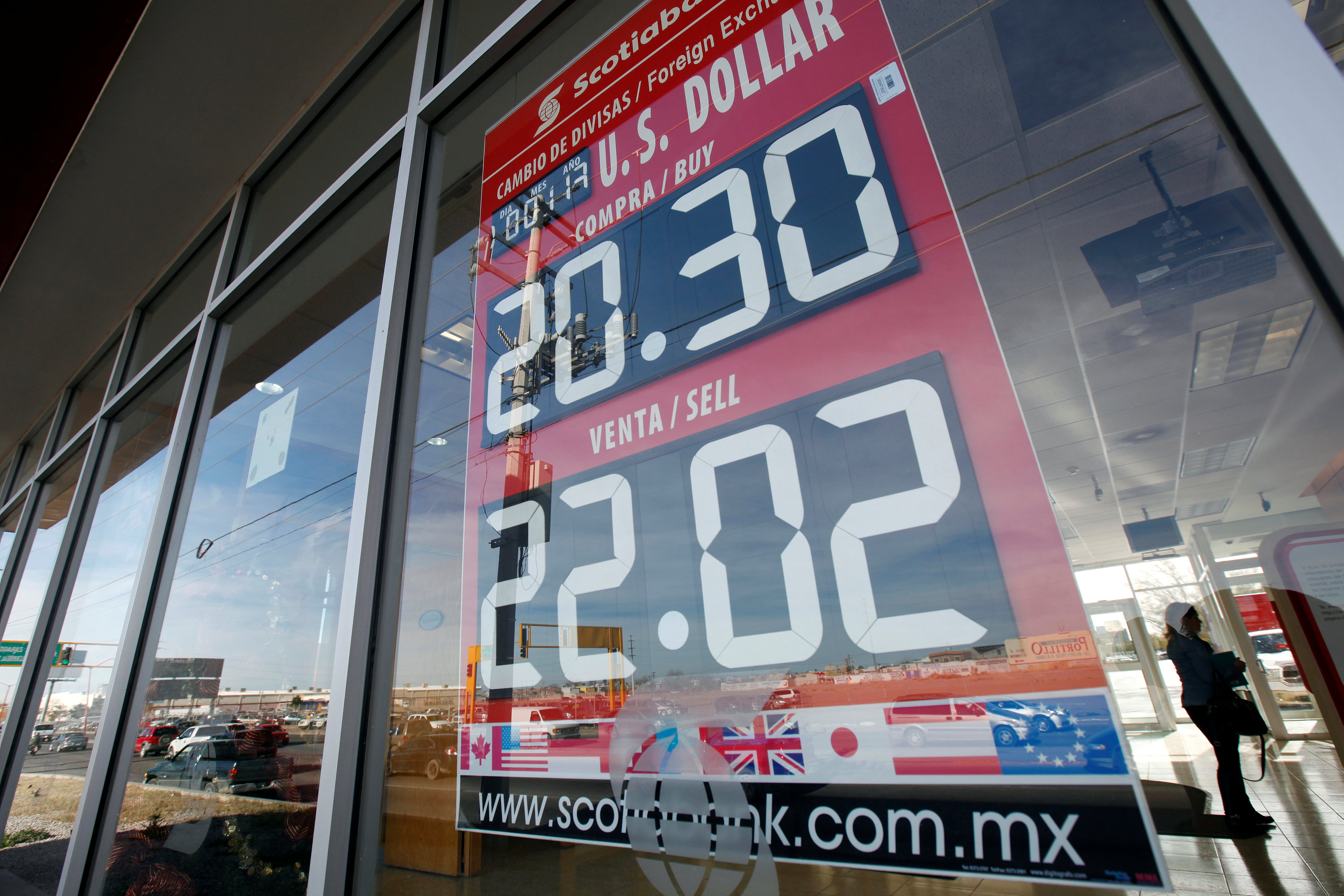 En días recientes el peso mexicano ha registrado caídas importantes .