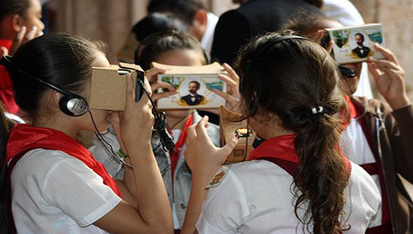 Las niñas cubanas también disfrutaron de la tecnología de Google.