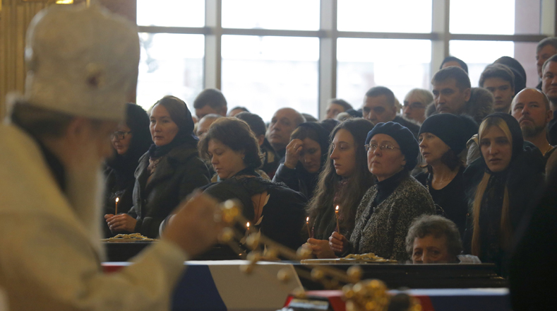 Una misa solemne se hizo como homenaje póstumo a las víctimas y para los asistentes al entierro de sus seres queridos.