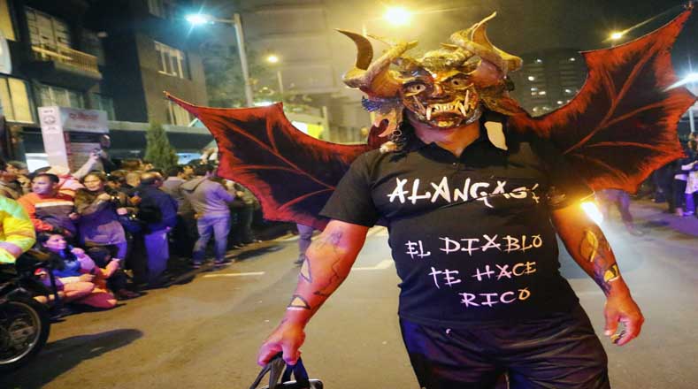 Los Diablos mostraron algunos ritos y danzas que ejecutan en distintas celebraciones que se realizan en ese país durante todo el año.  