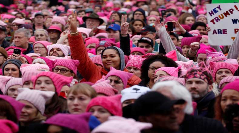 Miles de mujeres marcharon este sábado desde Washington (capital de EE.UU.) en defensa de sus derechos y en protesta por la investidura de Donald Trump como presidente.