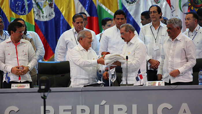 Salvador Sánchez Cerén recibió del mandatario Danilo Medina la presidencia protempore de la CELAC.