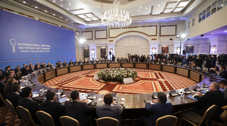 Los representantes de Siria, la oposición, Rusia y Turquía están presentes en el proceso de negociaciones.