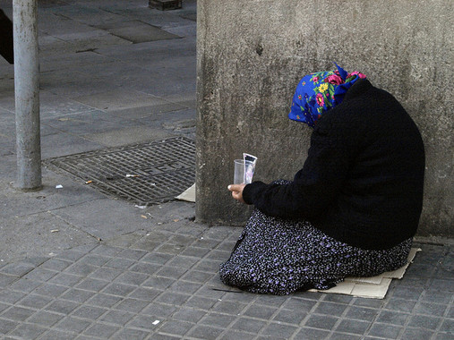 España incrementa niveles de pobreza en la población.