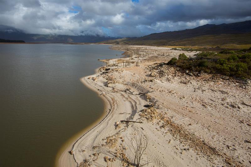 Sudáfrica atraviesa por los efectos de la peor sequía en décadas y pese al registro reciente de lluvias, no hay una suficiente recuperación.