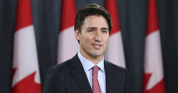 Justin Trudeau: Condenamos este ataque terrorista contra los musulmanes en un centro de culto y refugio.