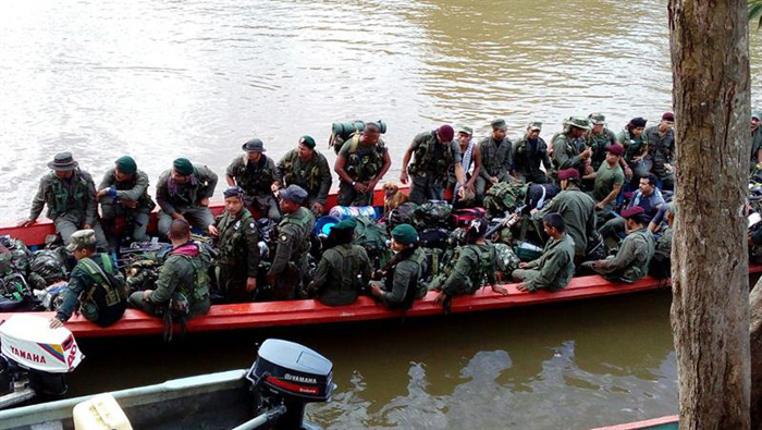 Miembros de las FARC-EP se desplazan hasta los puntos convenidos en los acuerdos.