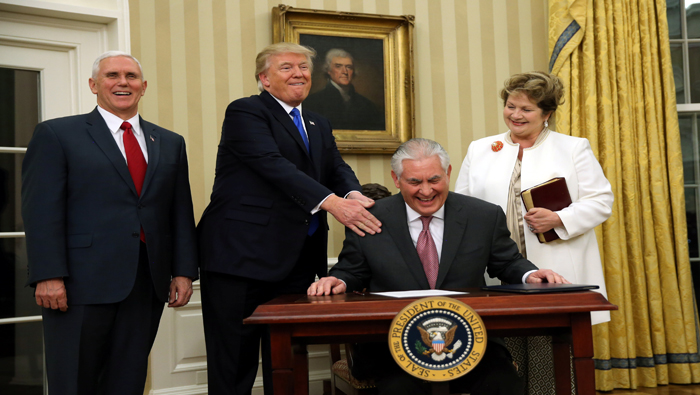Tex Tillerson fue juramentado como secretario de Estado de EE.UU. por Donald Trump.