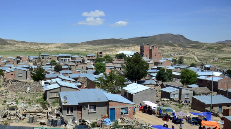 La obra se encuentra ubicada en la comunidad de Orinoca, perteneciente al municipio de Andamarca, de la provincia Sud Carangas, perteneciente al departamento de Oruro y demandó una inversión de 49.265.537 millones de bolivianos del Tesoro General de la Nación (TGN).
