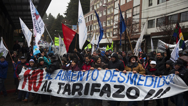 Los trabajadores argentinos rechazan los tarifazos de Macri.