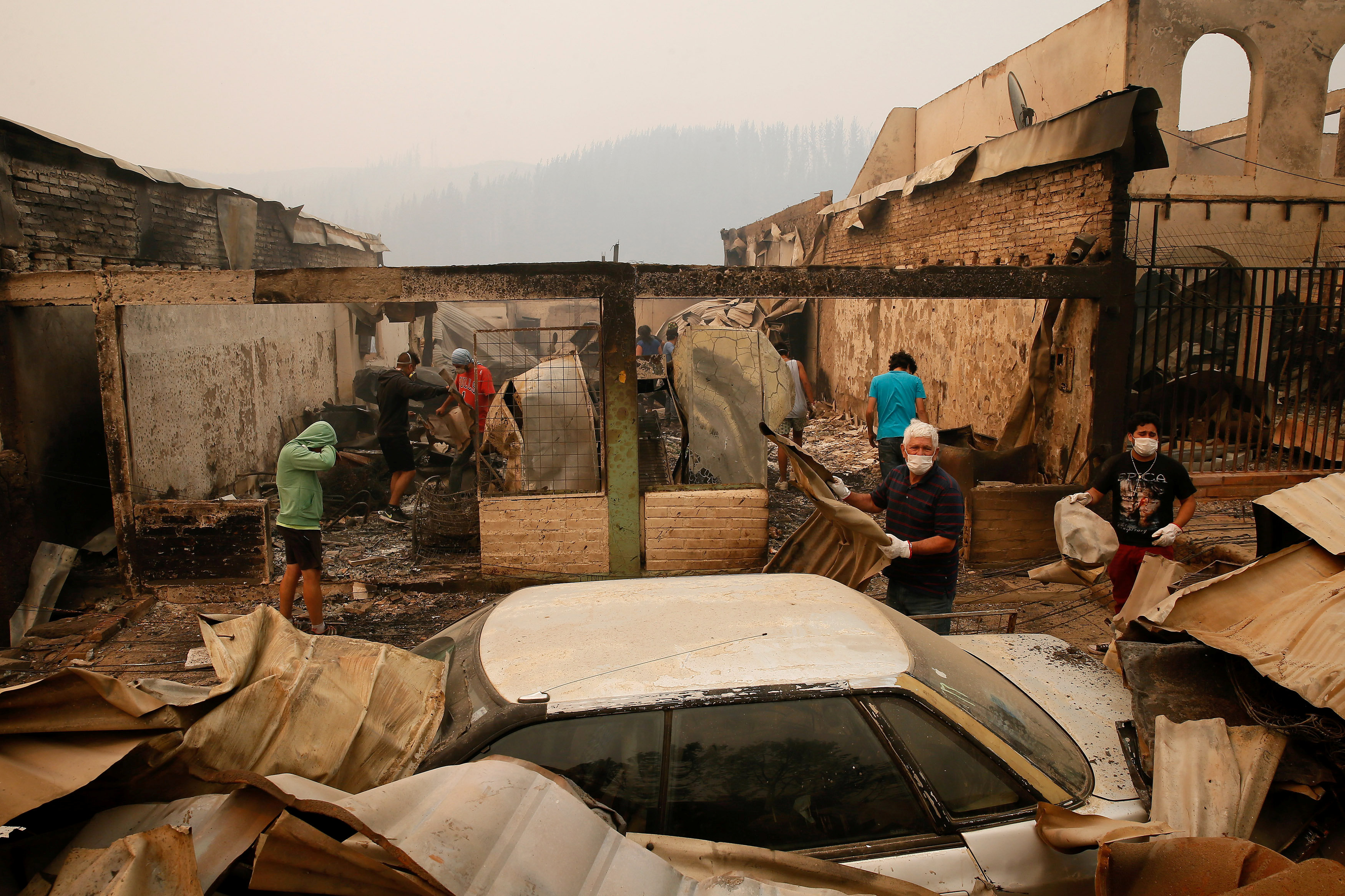Las autoridades chilenas aseguran que la mayoría de los incendios forestales en el país están controlados.