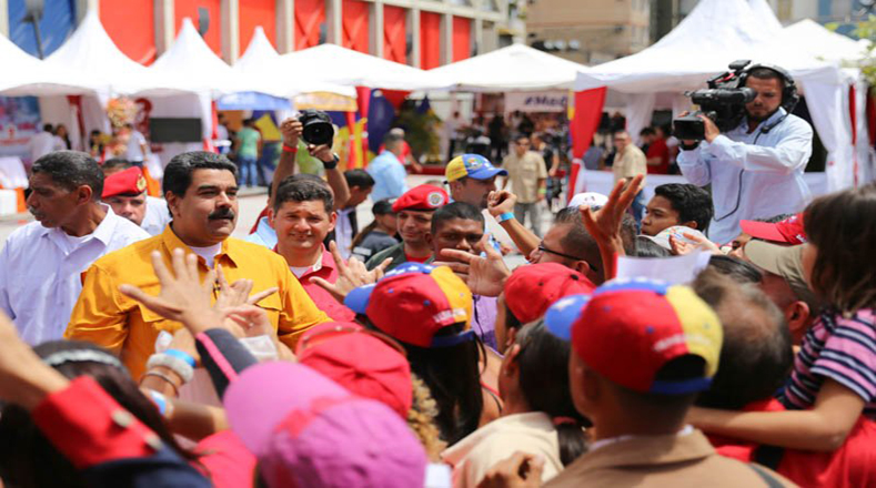 El presidente venezolano, Nicolás Maduro, recibió a la juventud que se movilizó desde Bellas Artes hasta la Plaza Bicentenaria del Palacio Presidencial de Miraflores, en Caracas.