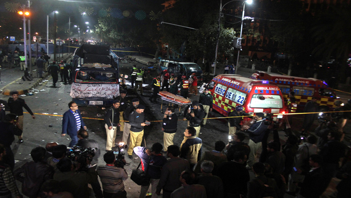 Durante el incidente, fallecieron diez personas, incluyendo dos altos funcionarios de la policía.