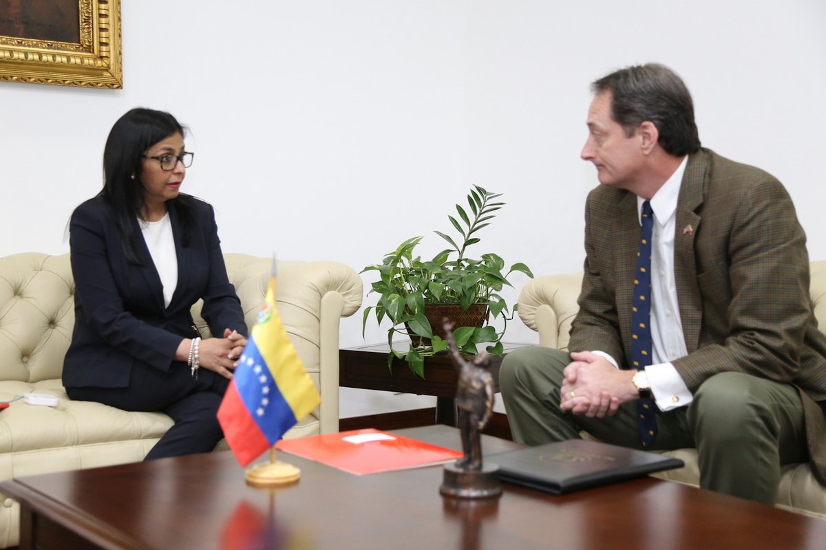 La ministra de Relaciones Exteriores de Venezuela, Delcy Rodríguez, entregó dos Notas de Protesta a encargado de Negocios de EE.UU. en Venezuela, Lee McClenny.