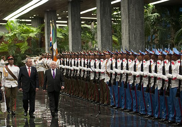 Recibimiento oficial en Cuba al presidente de Irlanda, Michael Higgins.