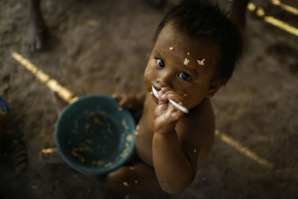 En La Guajira de Colombia mueren decenas de niños de la etnia por causas asociadas a la desnutrición.