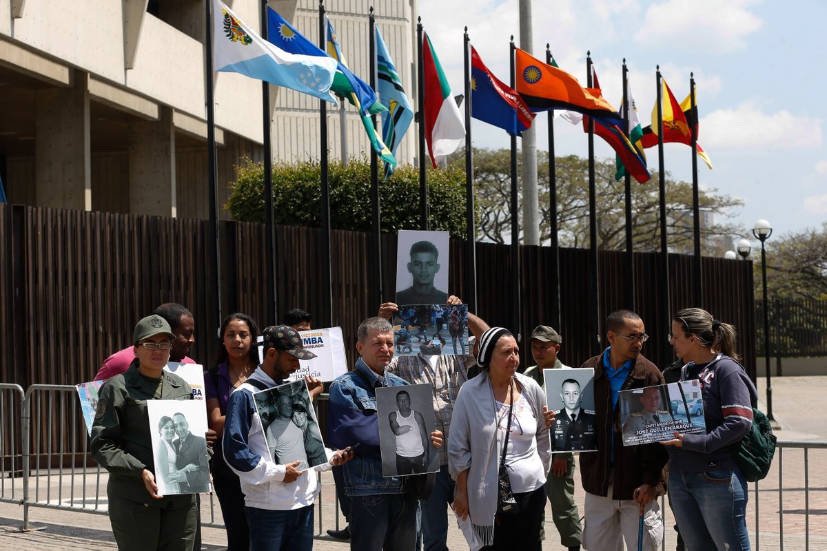 Familiares de las víctimas interponen querella contra Leopoldo López para que sea sancionado por la muerte de sus seres queridos.