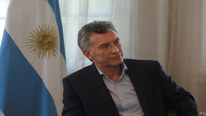 Mauricio Macri, presidente argentino, sumido en diversas polémicas, criticó duramente al gobierno venezolano.