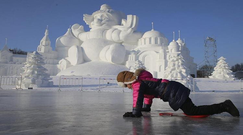 Esculturas de hielo de China se desvanecen ante las altas temperaturas