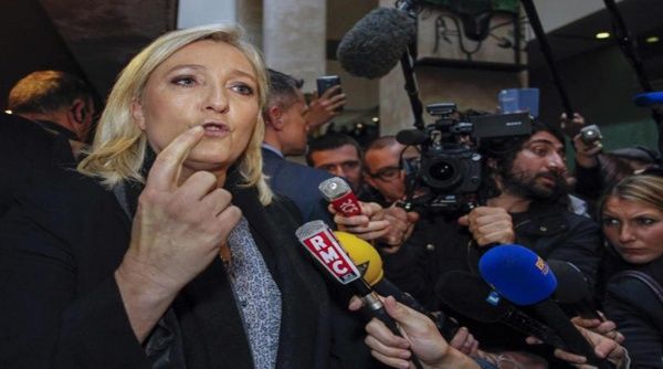 La decisión de retirar la inmunidad parlamentaria de Le Pen fue apoyada por la mayoría de los diputados del Parlamento regional. 