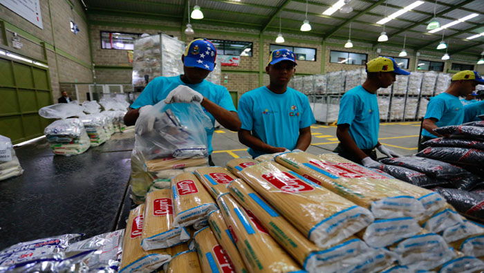Tres mil cajas con productos subsidiados fueron halladas en la frontera con Colombia.