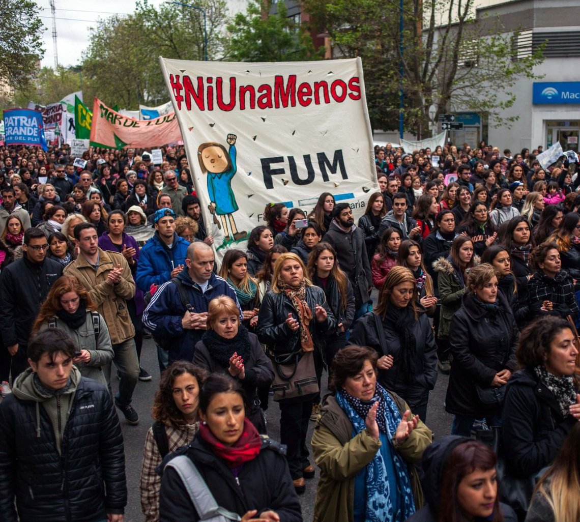 Mujeres en Argentina exigen reivindicación de sus derechos.