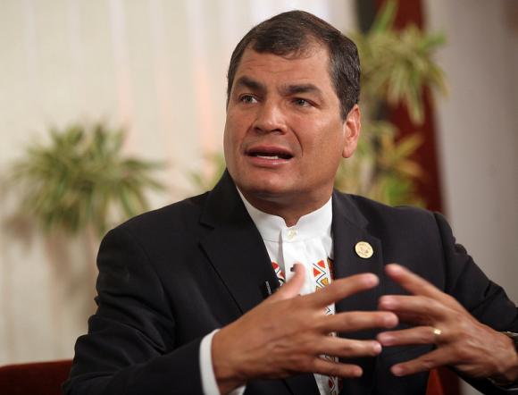 El presidente de Ecuador, Rafael Correa, recuerda golpe mediático contra Hugo Chávez.
