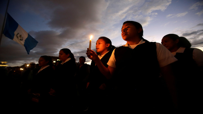 En medio de protestas, los guatemaltecos exigen justicia por las 37 menores fallecidas.